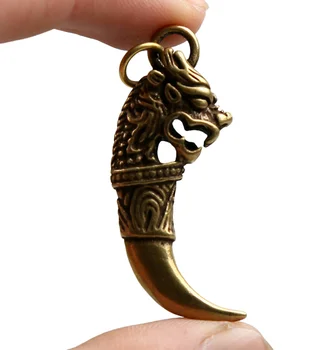 Старинный китайский бронзовый маленький кулон-амулет в форме головы счастливого дракона в форме зубов