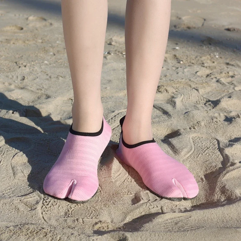 Новая обувь для плавания для мужчин и женщин, мягкая эластичная дышащая уличная пляжная обувь, впитывающая пот, повседневная и модная обувь для йоги Изображение 0