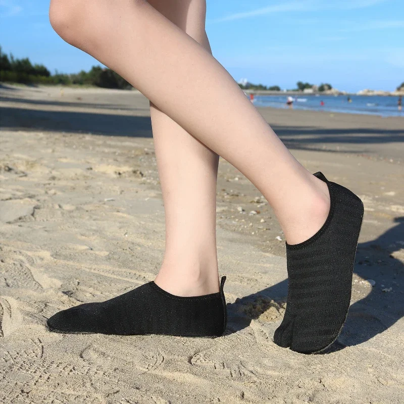 Новая обувь для плавания для мужчин и женщин, мягкая эластичная дышащая уличная пляжная обувь, впитывающая пот, повседневная и модная обувь для йоги Изображение 5
