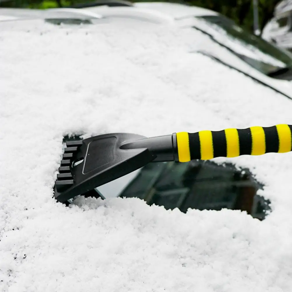 Метла для удаления снега с лобового стекла автомобиля, эффективная автомобильная щетка для уборки снега, скребок для льда со съемной длинной ручкой, губчатый захват для авто с высокой скоростью. Изображение 1